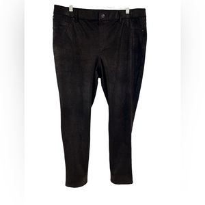 Chico’s Women’s Distressed Suede Jean in Black Size 2P.‎ Like New Condition.